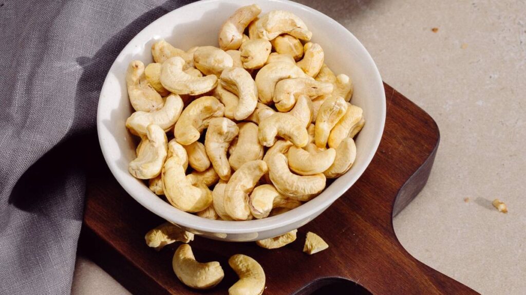 How Much Cashew Nuts to Eat Per Day